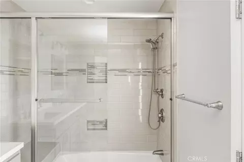 Bath - 1429 E Fairway, Orange, CA 92866 photo 4 of 4