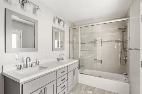 Bath - 1429 E Fairway, Orange, CA 92866 photo 3 of 4
