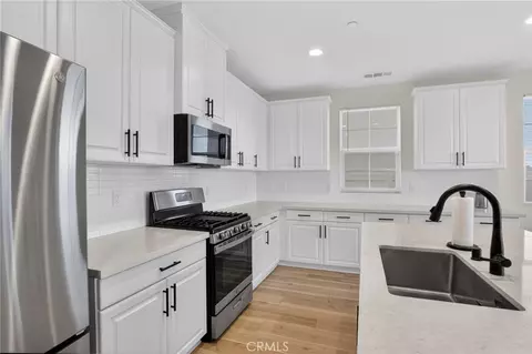 Kitchen - 2125 E Jackman, Lancaster, CA 93535 photo 4 of 7