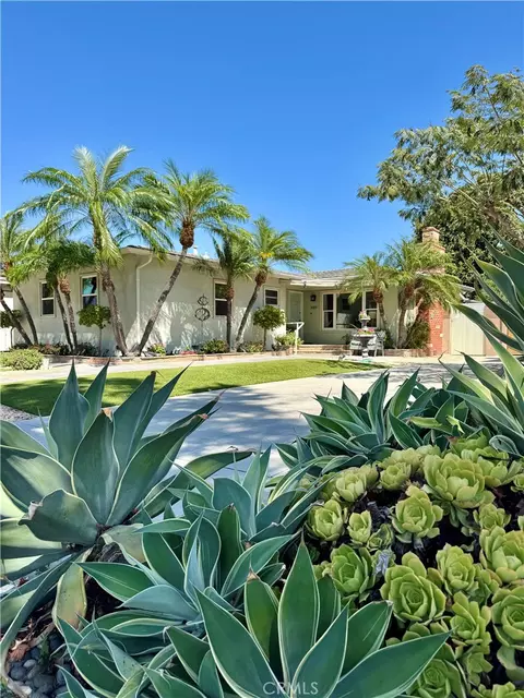 2019 Valencia, Santa Ana, CA 92706