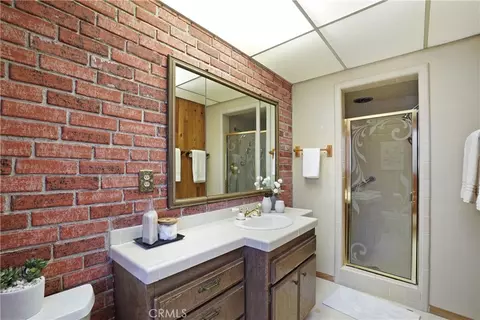 Bath - 9544 Raviller, Downey, CA 90240 photo 4 of 5