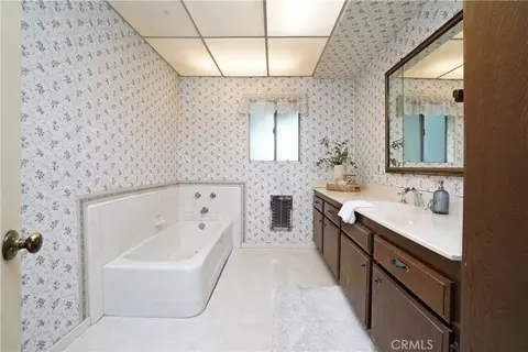 Bath - 9544 Raviller, Downey, CA 90240 photo 1 of 5