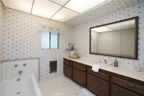 Bath - 9544 Raviller, Downey, CA 90240 photo 2 of 5
