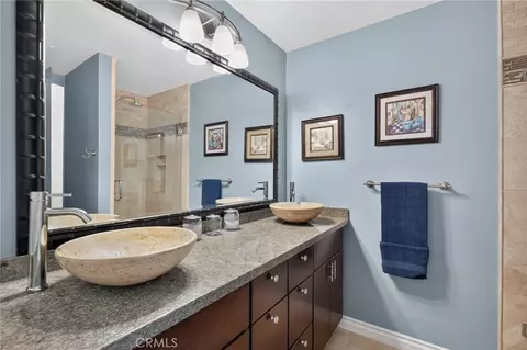 Bath - 111 E Palmdale, Orange, CA 92865 photo 1 of 3