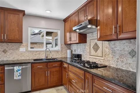 Kitchen - 111 E Palmdale, Orange, CA 92865 photo 6 of 7