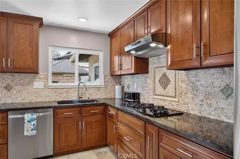 Kitchen - 111 E Palmdale, Orange, CA 92865 photo 5 of 6