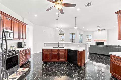 Kitchen - 19373 Day St, Perris, CA 92570 photo 2 of 4