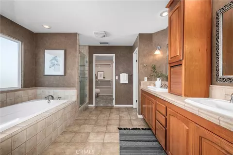 Bath - 3261 Lilly Ave, Long Beach, CA 90808 photo 6 of 9