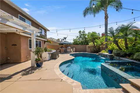 Exterior - 3261 Lilly Ave, Long Beach, CA 90808 photo 5 of 11