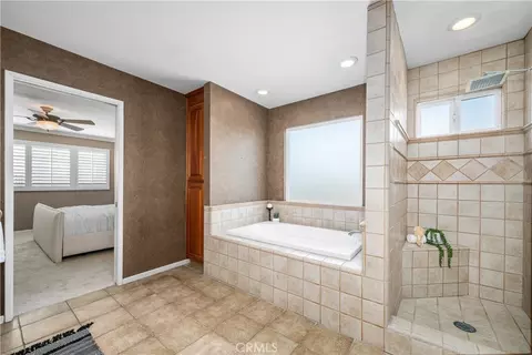 Bath - 3261 Lilly Ave, Long Beach, CA 90808 photo 9 of 9