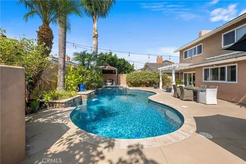Exterior - 3261 Lilly Ave, Long Beach, CA 90808 photo 9 of 11