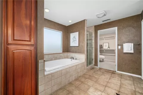 Bath - 3261 Lilly Ave, Long Beach, CA 90808 photo 7 of 9