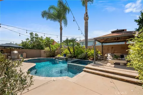 Exterior - 3261 Lilly Ave, Long Beach, CA 90808 photo 4 of 11