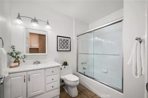 Bath - 3261 Lilly Ave, Long Beach, CA 90808 photo 5 of 9