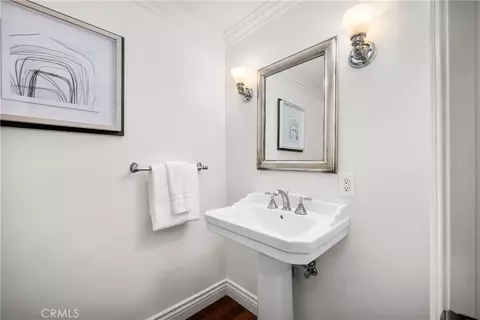Bath - 3261 Lilly Ave, Long Beach, CA 90808 photo 1 of 9