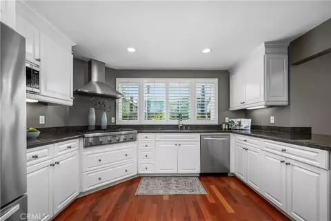 Kitchen - 3261 Lilly Ave, Long Beach, CA 90808 photo 4 of 8