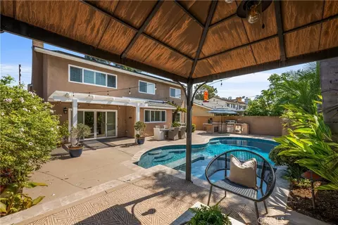 Exterior - 3261 Lilly Ave, Long Beach, CA 90808 photo 6 of 11
