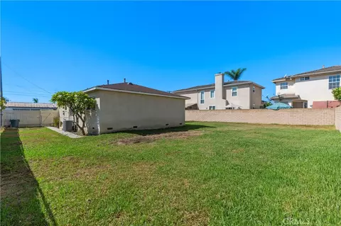 Exterior - 5521 Nelson St, Cypress, CA 90630 photo 9 of 10