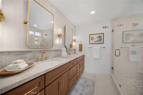 Bath - 324 Swanee, Placentia, CA 92870 photo 2 of 4
