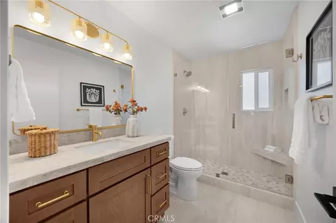 Bath - 324 Swanee, Placentia, CA 92870 photo 4 of 4