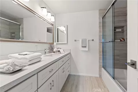 Bath - 232 N Wheeler, Orange, CA 92869 photo 3 of 3