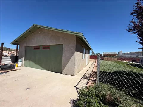 Exterior - 7774 Bangor Ave, Hesperia, CA 92345 photo 7 of 16
