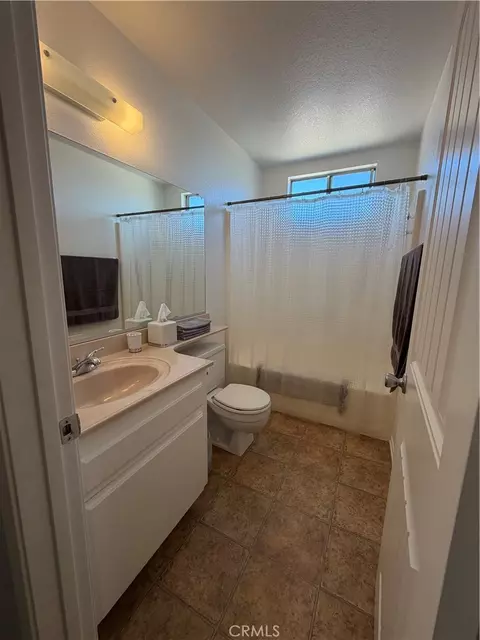Bath - 7774 Bangor Ave, Hesperia, CA 92345 photo 1 of 3