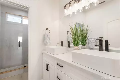 Bath - 43951 Barletta, Temecula, CA 92592 photo 5 of 5