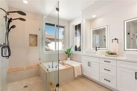 Bath - 43951 Barletta, Temecula, CA 92592 photo 2 of 5