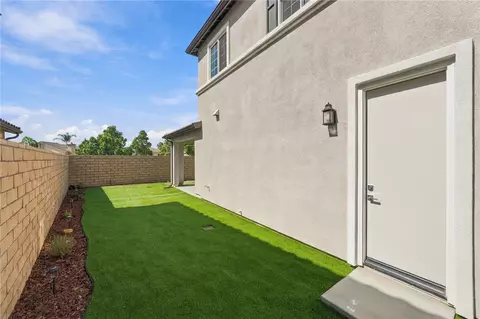 Exterior - 575 Patten Ave, Placentia, CA 92870 photo 2 of 4