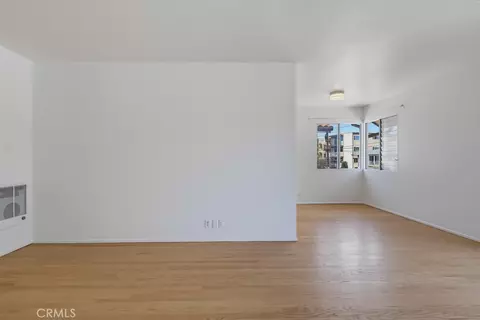 Living - 2060 E 3rd E #6, Long Beach, CA 90814 photo 6 of 9