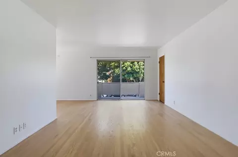 Living - 2060 E 3rd E #6, Long Beach, CA 90814 photo 1 of 9