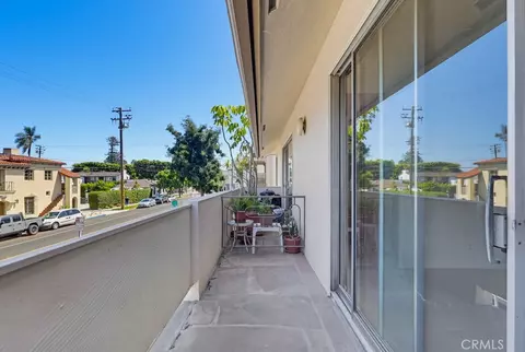 Exterior - 2060 E 3rd E #6, Long Beach, CA 90814 photo 2 of 6