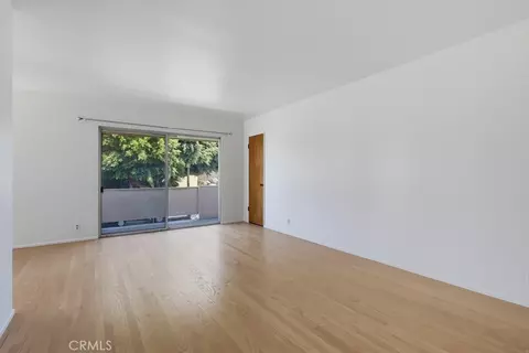 Living - 2060 E 3rd E #6, Long Beach, CA 90814 photo 2 of 9
