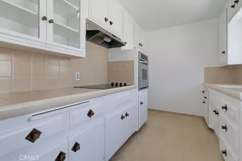 Kitchen - 2060 E 3rd E #6, Long Beach, CA 90814 photo 2 of 5