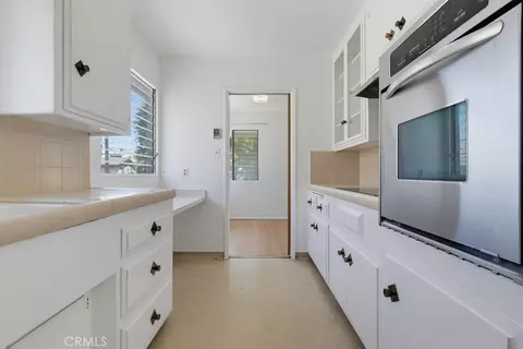 Kitchen - 2060 E 3rd E #6, Long Beach, CA 90814 photo 5 of 5