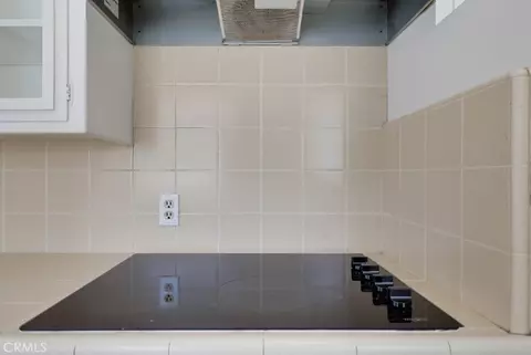 Kitchen - 2060 E 3rd E #6, Long Beach, CA 90814 photo 3 of 5