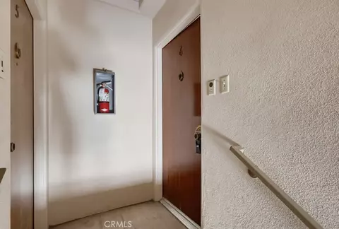 Entry Way - 2060 E 3rd E #6, Long Beach, CA 90814 photo 2 of 3