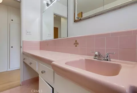 Bath - 2060 E 3rd E #6, Long Beach, CA 90814 photo 6 of 6
