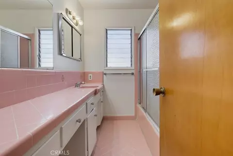 Bath - 2060 E 3rd E #6, Long Beach, CA 90814 photo 1 of 6