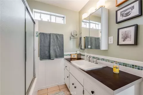 Bath - 409 E Pleasant, Long Beach, CA 90805 photo 2 of 2
