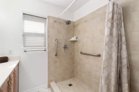 Bath - 10518 Eagan Dr, Whittier, CA 90604 photo 2 of 4