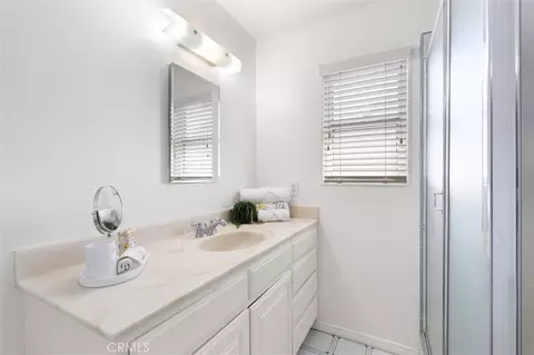 Bath - 10518 Eagan Dr, Whittier, CA 90604 photo 3 of 4