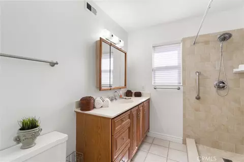 Bath - 10518 Eagan Dr, Whittier, CA 90604 photo 1 of 4
