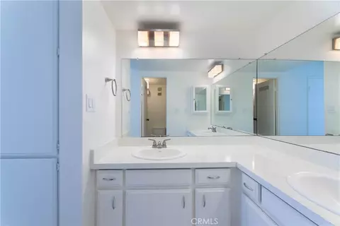 Bath - 1750 E Ocean #501, Long Beach, CA 90802 photo 5 of 6