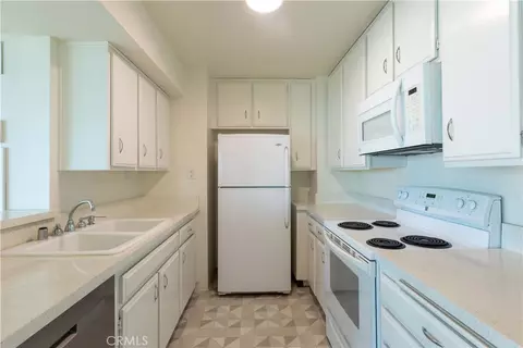Kitchen - 1750 E Ocean #501, Long Beach, CA 90802 photo 1 of 3