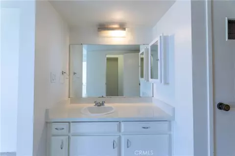 Bath - 1750 E Ocean #501, Long Beach, CA 90802 photo 2 of 6