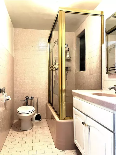Bath - 455 E Ocean Blvd, Long Beach, CA 90802 photo 3 of 10