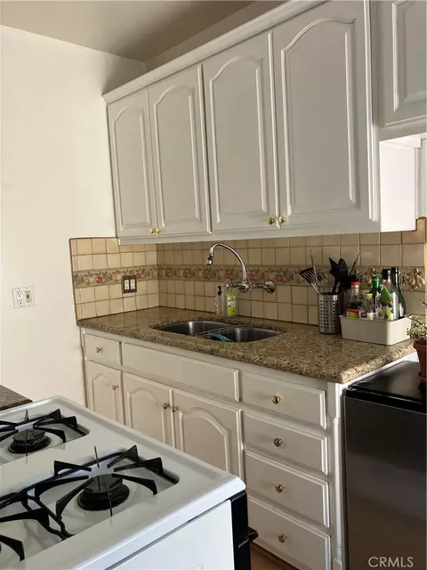 Kitchen - 455 E Ocean Blvd, Long Beach, CA 90802 photo 9 of 10