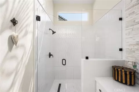 Bath - 5603 E Crest De Vl, Orange, CA 92867 photo 5 of 7